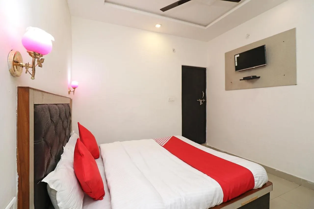 Oyo Flagship 24679 Hotel Green House Agra
