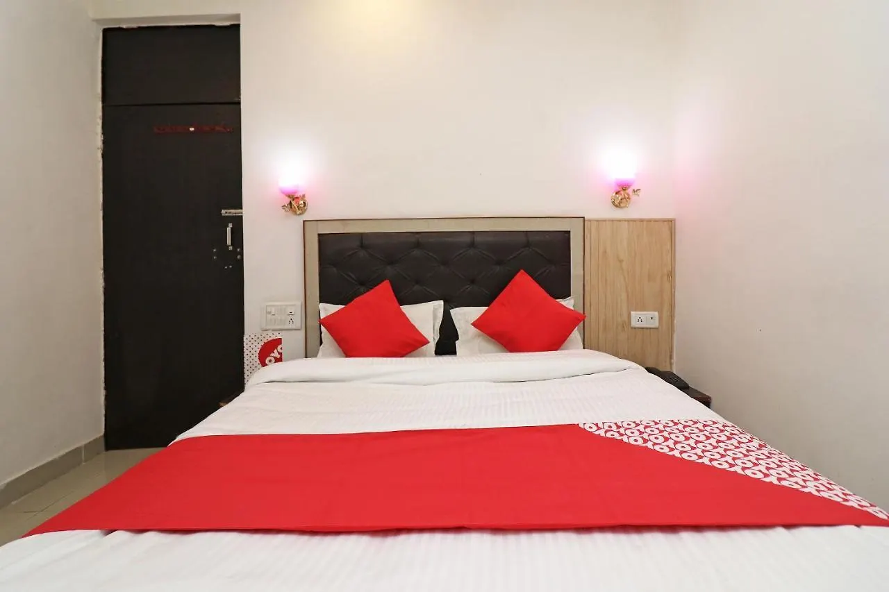 ***  Oyo Flagship 24679 Hotel Green House Agra  India