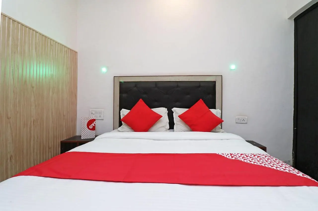 Oyo Flagship 24679 Hotel Green House Agra
