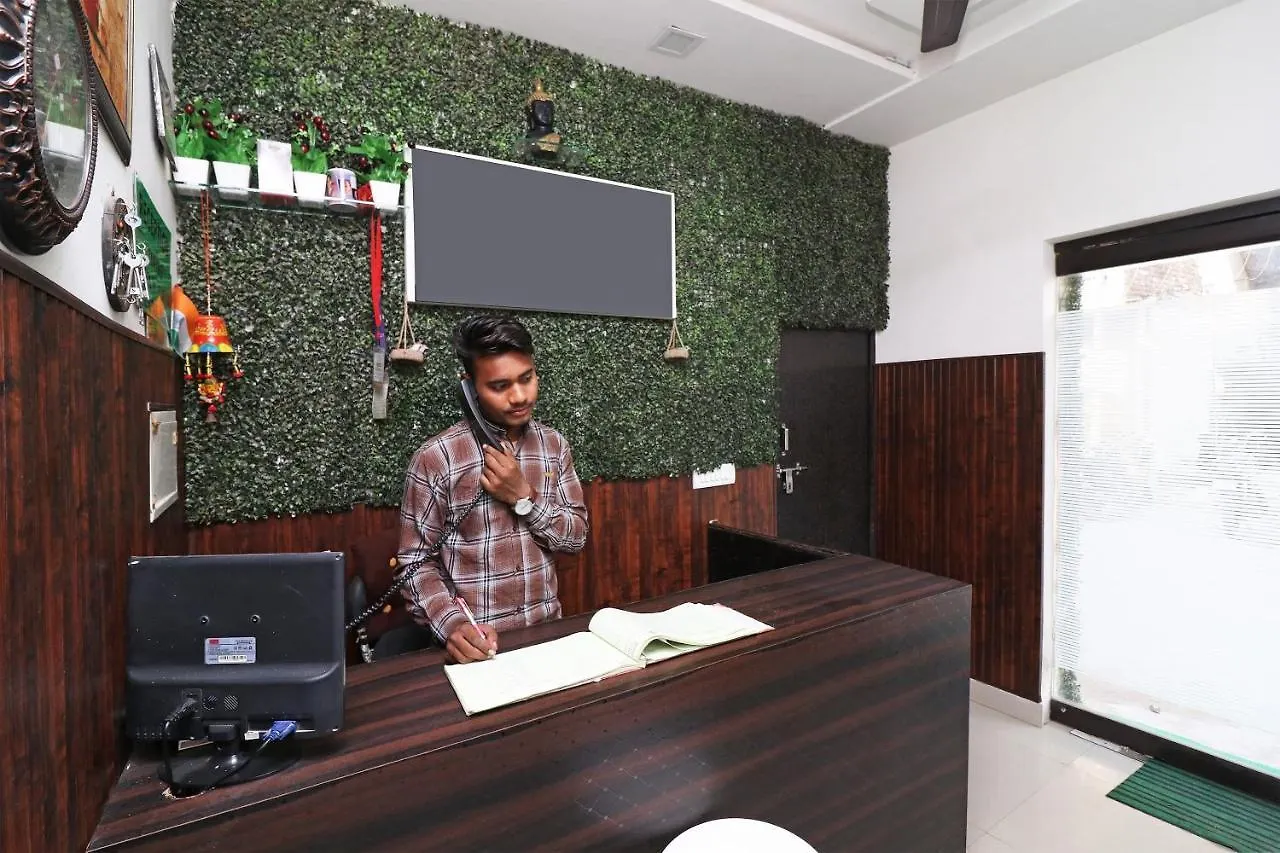 Oyo Flagship 24679 Hotel Green House Agra