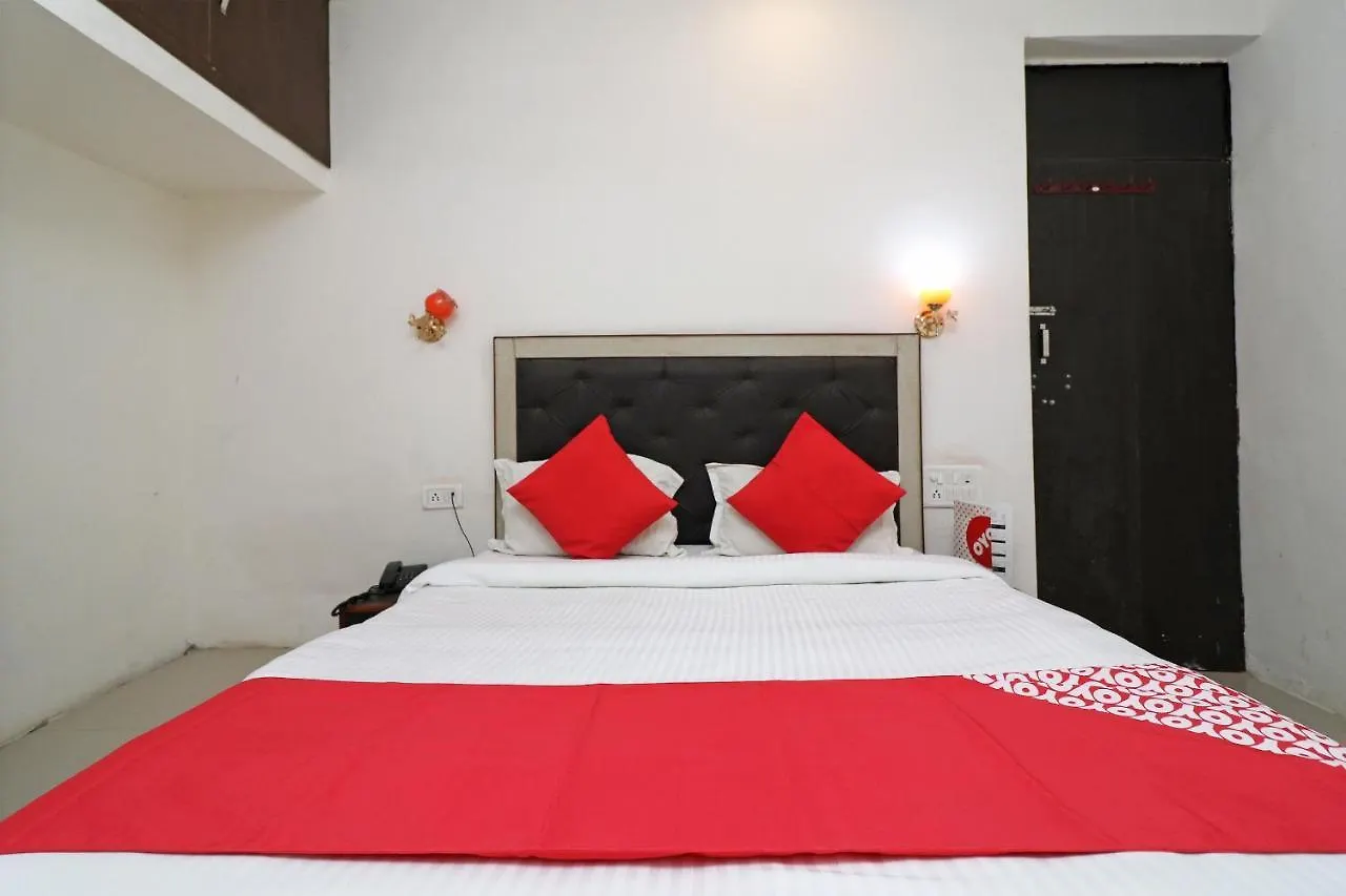 Oyo Flagship 24679 Hotel Green House Agra