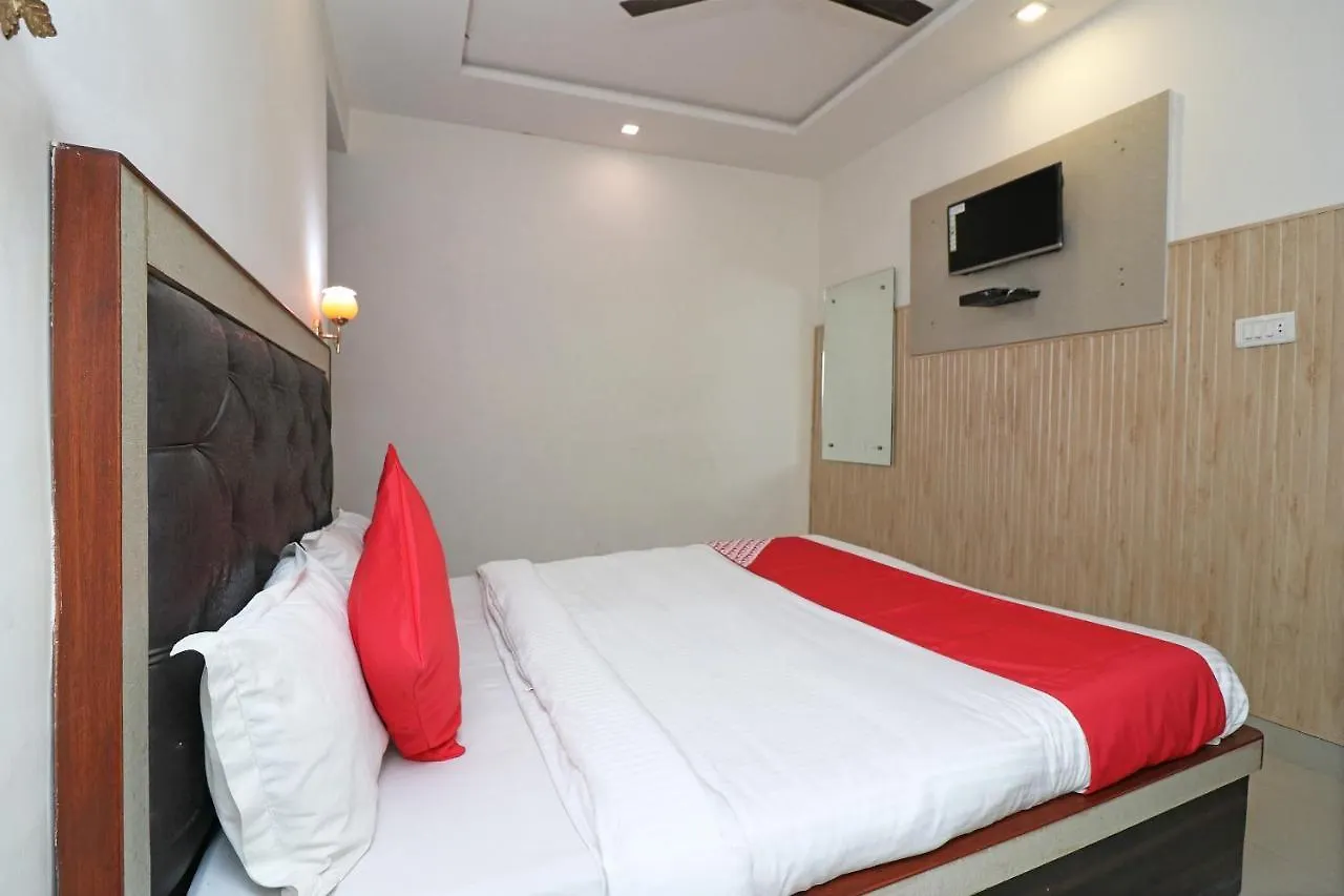 Oyo Flagship 24679 Hotel Green House Agra  India