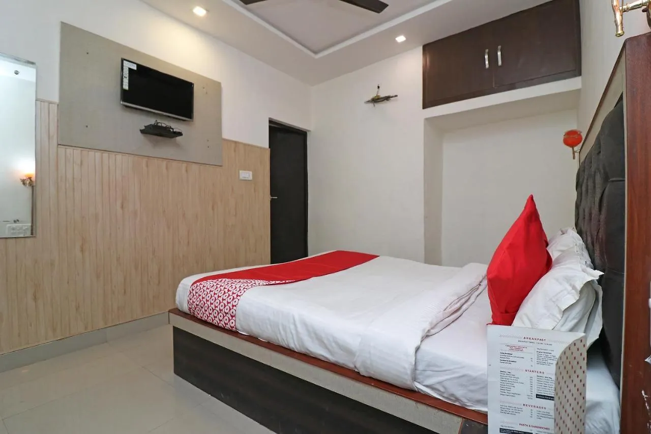 Oyo Flagship 24679 Hotel Green House Agra
